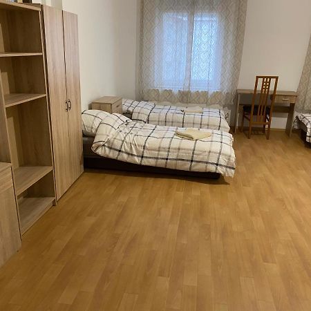 Apartments Tomkova Hradec Kralove Exterior foto