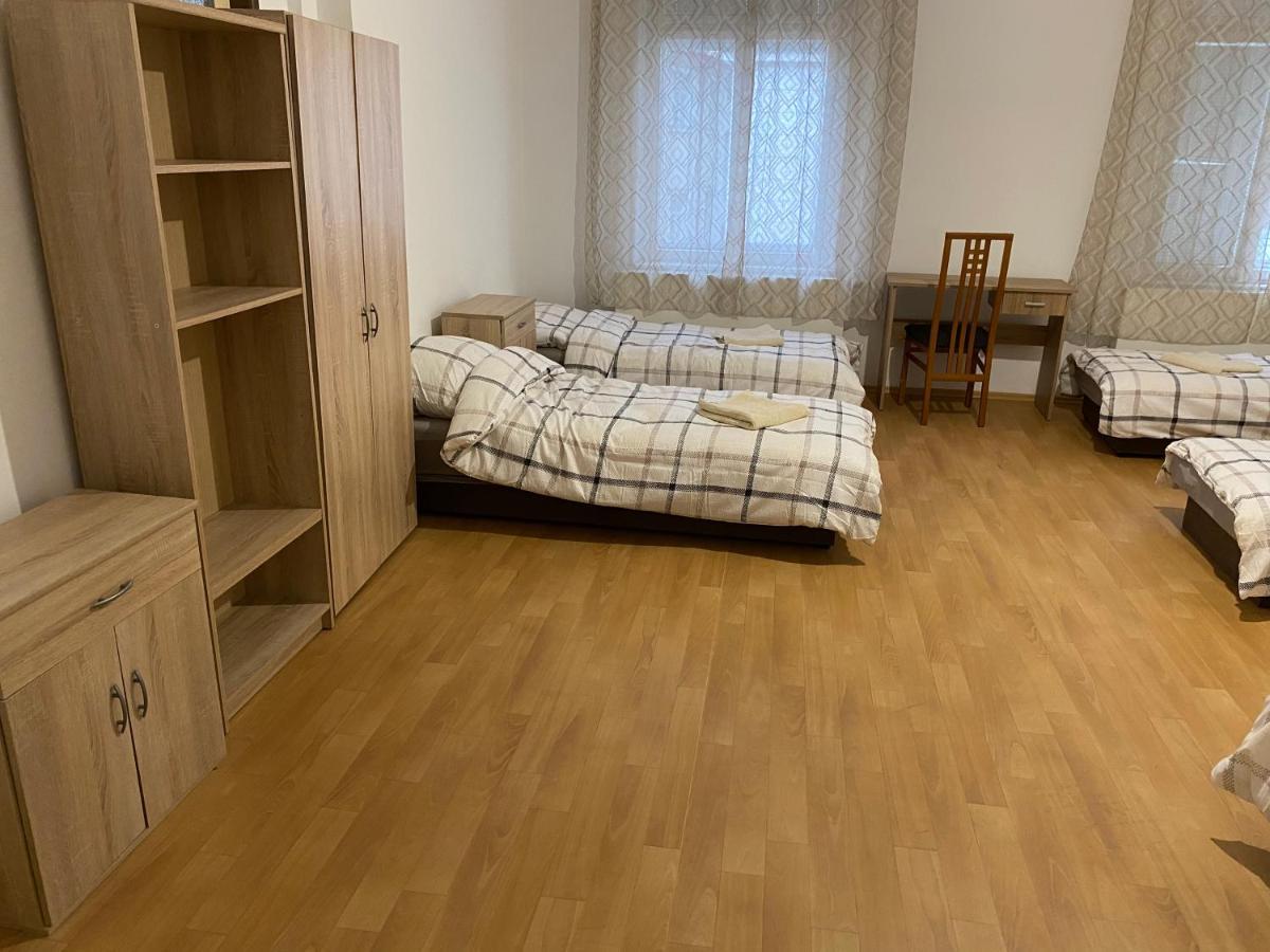 Apartments Tomkova Hradec Kralove Exterior foto