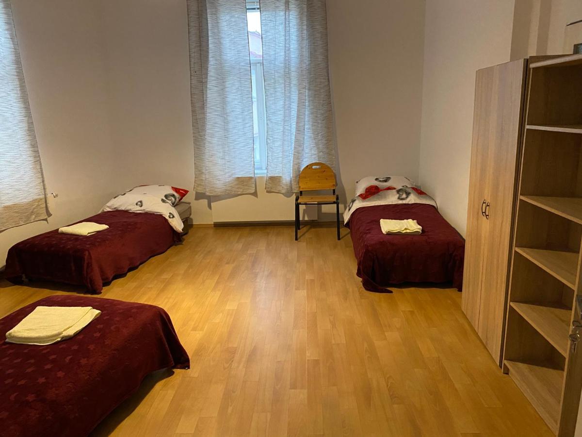 Apartments Tomkova Hradec Kralove Exterior foto