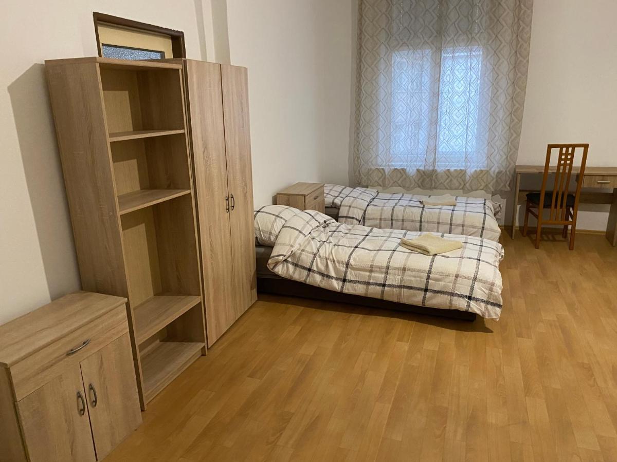Apartments Tomkova Hradec Kralove Exterior foto
