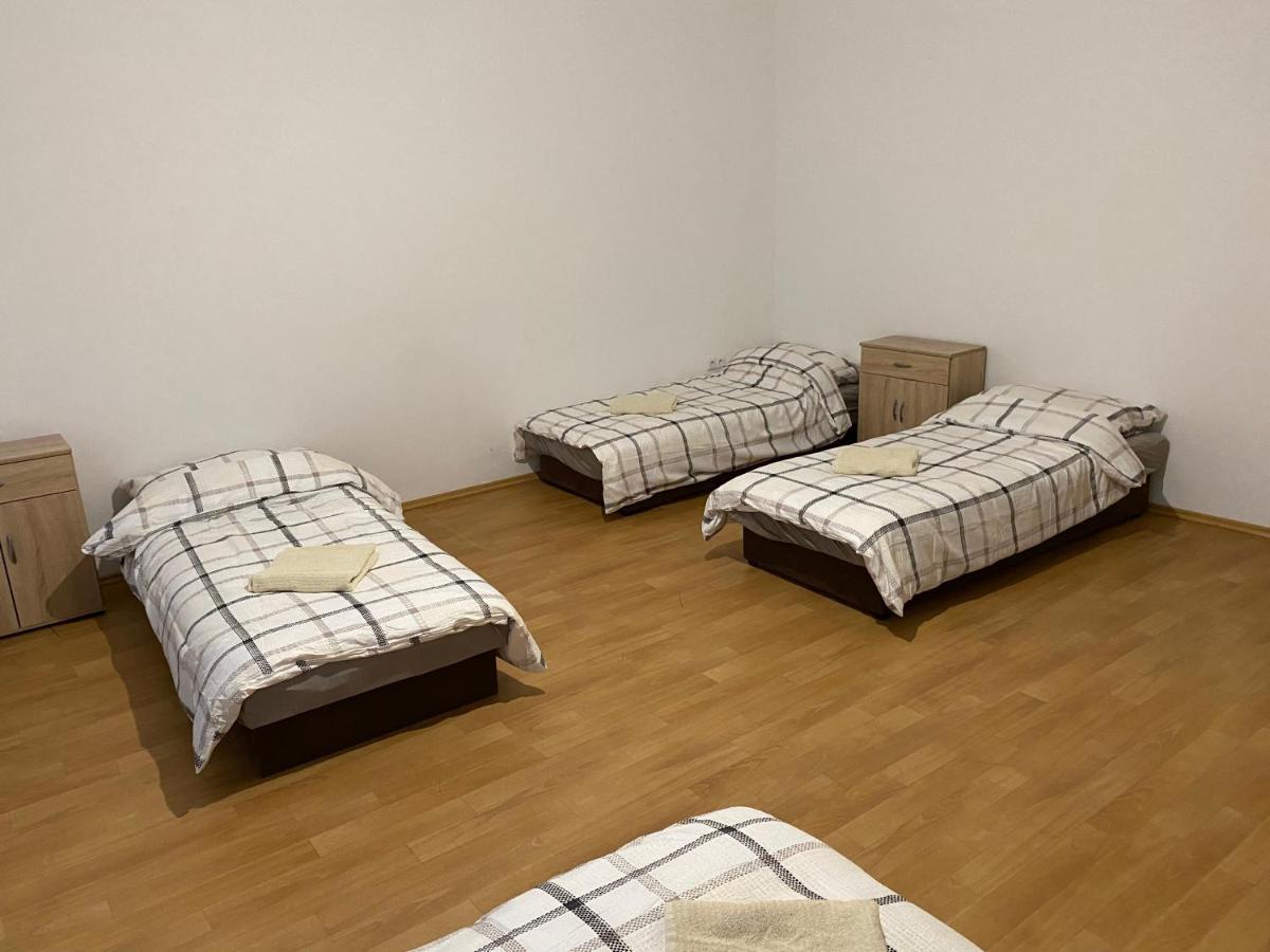 Apartments Tomkova Hradec Kralove Exterior foto